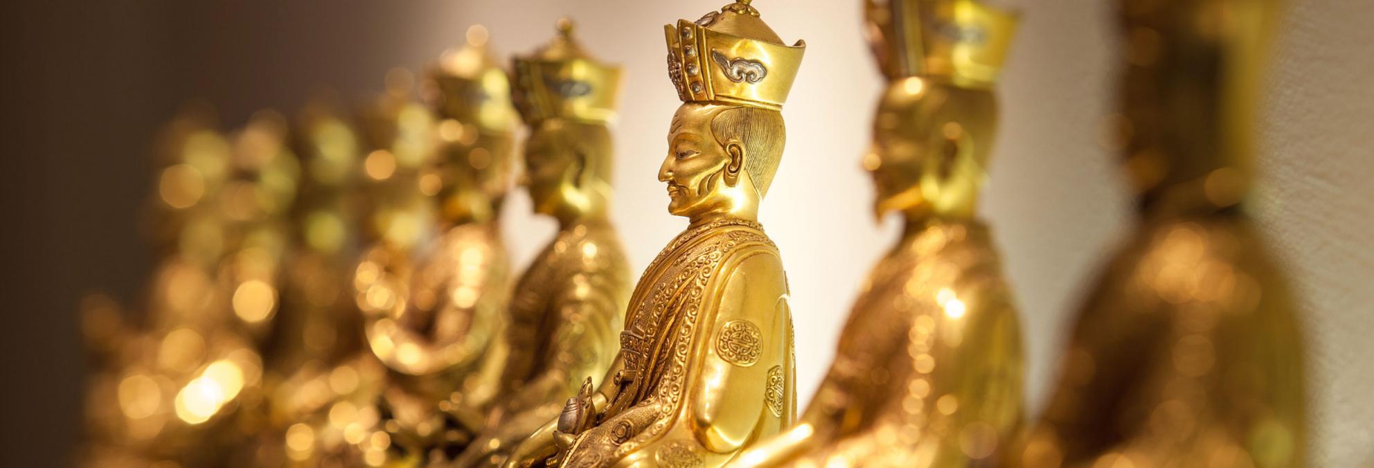 Statuen der Karmapas - Oberhaupt der Karma Kagyü Linie im Diamantweg Buddhismus